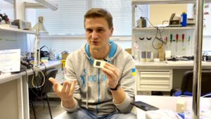 В Днепре изобрели уникальную капельницу, распечатав ее на 3D принтере (видео)