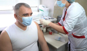 Городской голова Николаева Александр Сенкевич создает отдельные пункты вакцинации детей