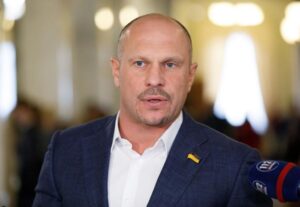 Прокуратура и ГБР проводят обыски дома у нардепа Ильи Кивы (Фото, видео)