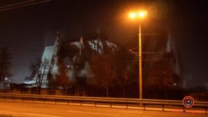 В Днепре ночью подорвали здание метизного завода (Видео)