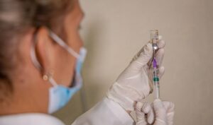 Уменьшение госпитализаций и полная обеспеченность вакцинами: COVID-ситуация в Днепропетровской области