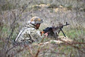 Вторжение РФ: сколько украинцев готовы защищать города и села с оружием