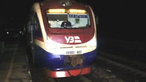 В Днепре мужчина попал под электричку: пострадавшему оторвало ногу
