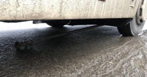 Люди чудом не погибли: у автобуса Днепр-Каменское на ходу отвалилась запчасть