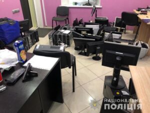 В Днепре накрыли колл-центр: полиция опубликовала видео задержания сотрудников