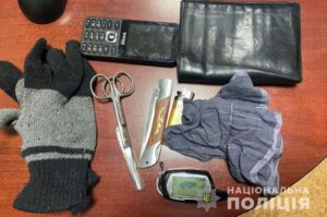 В Кривом Роге иностранец вскрыл чужой автомобиль и украл деньги