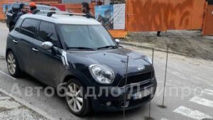 В Днепре водители наказали автохама за неудачную парковку