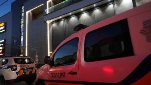 Во Львове из-за сообщений о минировании из девяти ТРЦ эвакуировали более трех тысяч человек (Фото)