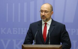 Премьер Шмыгаль рассказал, сколько заявок подано на получение тысячи за вакцинацию