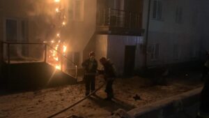 Прыгали из окон, но выжили не все: из горящего отеля спасали детей