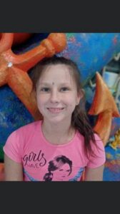 Вышла в школу и пропала: В Днепре ищут 12-летнюю девочку