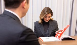 Елена Зеленская об альбоме безбарьерных решений