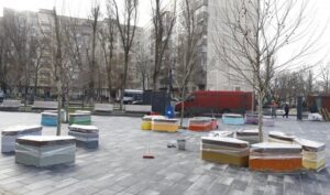 «Здесь у нас теперь красота»: жители левого берега радуются обновлению скверов