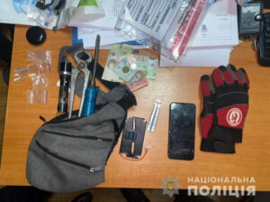 В Днепре задержан преступник, который взламывал паркоматы (видео)