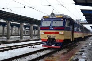 На праздничные дни отменили электрички на Днепр