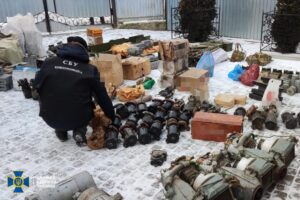 В Хмельницкой области контрактник воровал запчасти бронетехники (Фото)