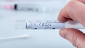 В Украине зафиксировали первый случай заражения штаммом “Омикрон”