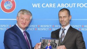 Ахметов получил специальную награду от президента УЕФА