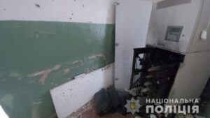 На Харьковщине неизвестные подорвали банкомат в больнице (Фото)