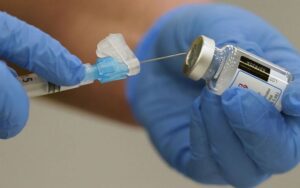 ВОЗ одобрила новую вакцину Nuvaxovid для экстренного применения