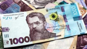 Деньги с экономического паспорта украинца разрешат получать преждевременно: условия
