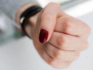 В Ирпене на глазах у детей подрались директор и воспитательница детсада (Видео)