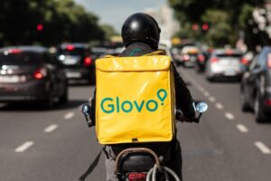 В Днепре заказчик сломал челюсть курьеру “Glovo”