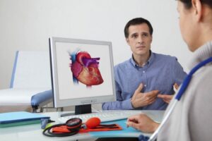Врач рассказала, о чем обязательно следует говорить своему кардиологу