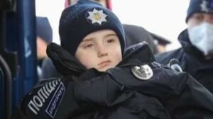 В Черновцах умер мальчик, которого торжественно записали в полицейские