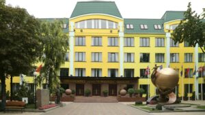 В Днепре в университете Нобеля искали взрывчатку