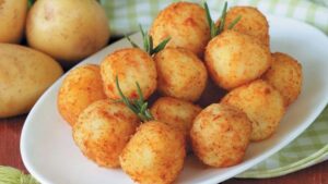 Меню на Новый год 2022: закуска “Картофельные шарики”