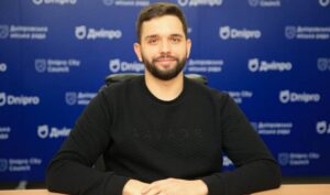 Украсить двор по-новогоднему: в Днепре стартовал конкурс для ОСМД и ЖСК