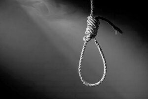 В канун Нового года в Кривом Роге на турнике повесился мужчина (фото)
