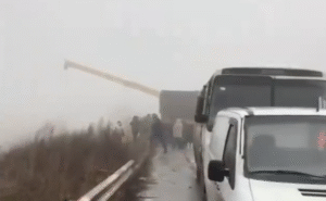 На трассе под Днепром фура слетела в кювет (Видео)
