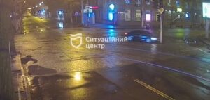 В Днепре на перекрестке Гагарина и Чернышевского Mercedes сбил светофор
