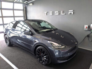 У электрокаров Tesla нашли серьезный дефект, который может привести к аварии