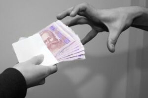 В Марганце раскрыли преступную схему по заработку на соцвыплатах