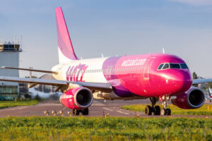 Лоукостер Wizz Air отменил 20 рейсов из Украины на несколько месяцев