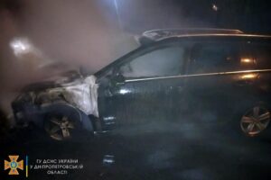 В Кривом Роге ночью сгорел Volkswagen Golf (Фото)