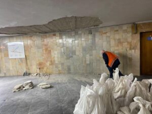 В Харькове на станции метро обвалился потолок (Фото)