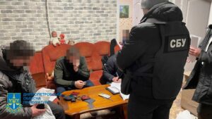 На Днепропетровщине полицейского уличили в вымогательстве