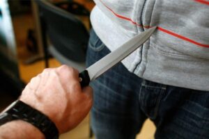 В Кривом Роге мужчина порезал собутыльника ножом