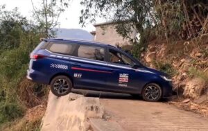 Автомобильный разворот над пропастью в 14 приемов (видео)