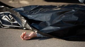 В Днепре на остановке общественного транспорта нашли тело женщины