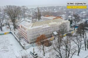 В Днепре продолжается реконструкция школы за 45 миллионов гривен (фото)