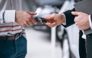 Эксперты рассказали, как украинцев обманывают при покупке авто из США