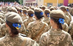 Президент Украины ответил на петицию об отмене воинского учета для женщин