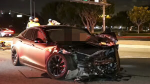 На водителя Tesla впервые завели уголовное дело за аварию на автопилоте