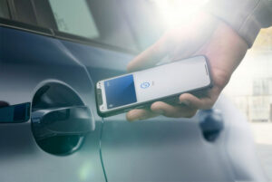 Открыть машину Айфоном: у каких авто появится такая функция