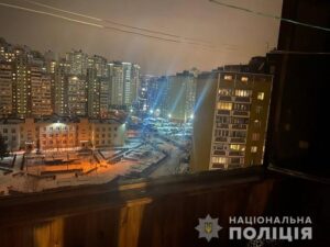 В Киеве женщина с ребенком на руках пыталась прыгнуть с 12-го этажа